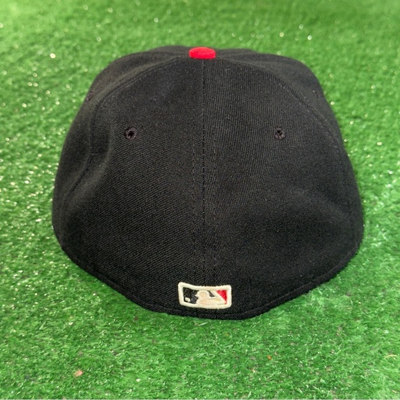 New Era Cincinnati Reds Black Red Baseball Fitted Cap Hat Men’s Size 7 1/4 - Picture 4 of 6